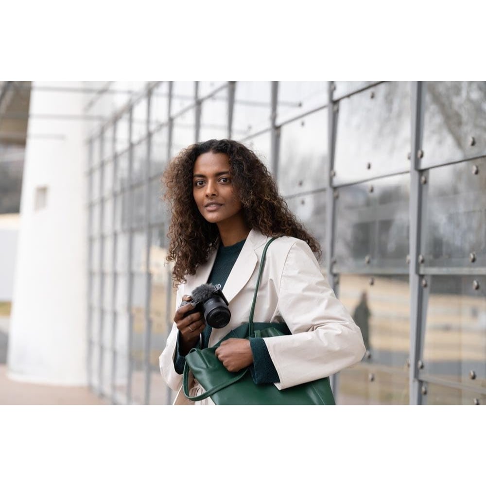 سوني E 11mm | SEL11F18 | F1.8 | عدسة برايم واسعة جدًا | مانت E APS-C | أسود